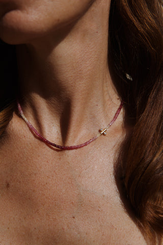 Collier AGONDA rubis dégradés moissanites serti clos plaqué or Atelier Siméon