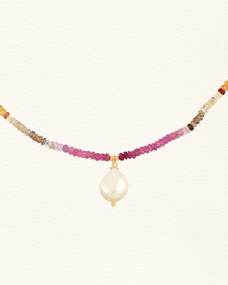 Collier NEELAM saphirs multicolores arc-en-ciel perle baroque Atelier Siméon