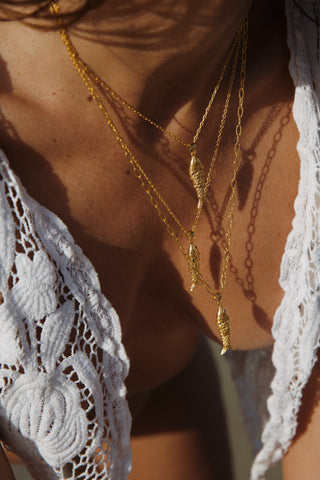 Trio Colliers AHANGAMA pendentif poisson articulé saphir moissanite plaqué or Atelier Siméon