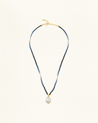 Collier NEELAM saphirs bleus dégradés perle baroque plaqué or Atelier Siméon